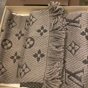 Authentic Louis Vuitton scarf - unisex
